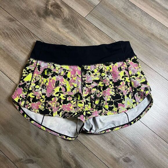 Lululemon Black Pattern Athletic‎ Workout Shorts Women 6 - Picture 1 of 5